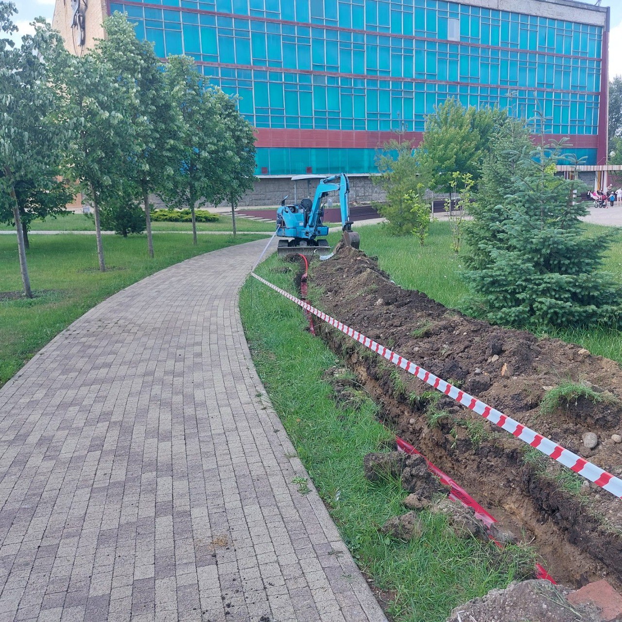 В двух городских скверах Ставрополя обновят линии уличного освещения |  13.06.2024 | Ставрополь - БезФормата